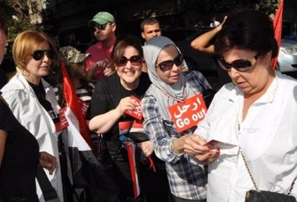 الفنانين المصريين يصرخون: إرحل مش عايزينك